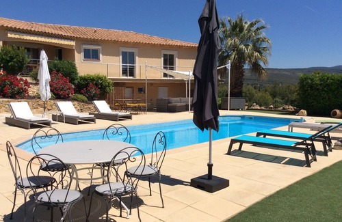 La Cadiere-d'Azur Villa | Villa con servicios de alta calidad, cerca del mar, piscina climatizada.