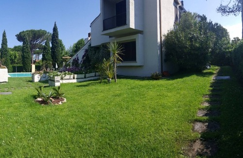 Forte dei Marmi Villa | VILLA con gran jardín, con una gran piscina de nueva construcción