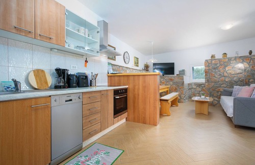 Brzac Villa | Casa vacacional con internet, lavadora y piscina descubierta