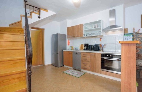 Brzac Villa | Casa vacacional con internet, lavadora y piscina descubierta