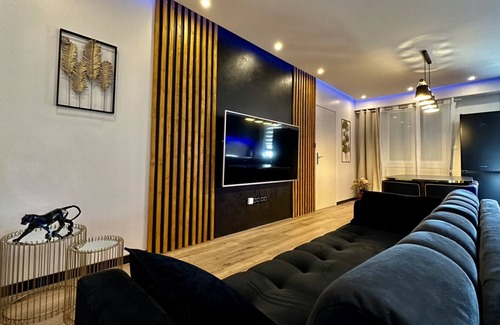 La Roche-sur-Yon Villa | Villa with JACCUZI in La Roche sur Yon 8 people