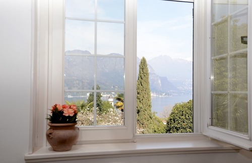 Bellagio Villa | Hermosa vista al lago, gran jardín privado y estacionamiento gratuito.