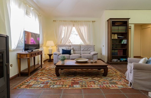 Capoterra Casa | Villa with large garden and swimming pool IUN code Q3652