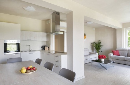 Toscolano Maderno Villa | Villa con parque, piscina privada y hermosa vista al lago.