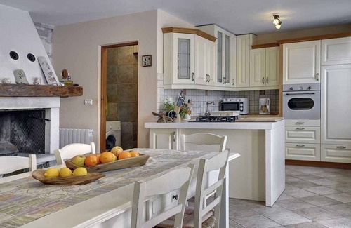 Jursici Villa | Casa vacacional con piscina y barbacoa