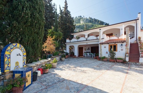 Termini Imerese Villa | El Villa con vistas al mar a pocos pasos de la playa, cerca de Cefalu y Palermo
