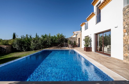 Santo Estevao Villa | Villa with pool and spacious garden