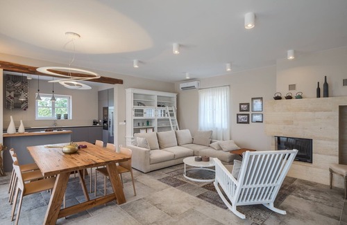 Strpacici Villa | Casa vacacional con piscina y jardín
