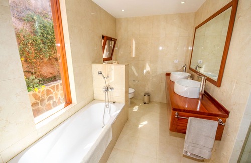 San Bartolome de Tirajana Otro | Chalet con piscina , jardines y árboles frutales