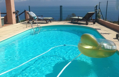 Sari-Solenzara Casa | Villa con piscina en el centro del típico pueblo de Sari