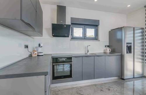 Garica Villa | Casa vacacional con piscina en una zona tranquila