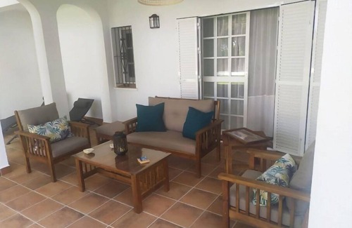 Cabo Roche Chalet De Esquí | Chalet con piscina en urbanización de lujo