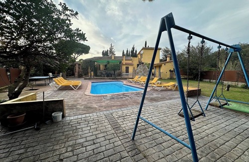 Calonge Chalet De Esquí | Chalet con piscina en la Costa Brava, ideal para vacaciones!