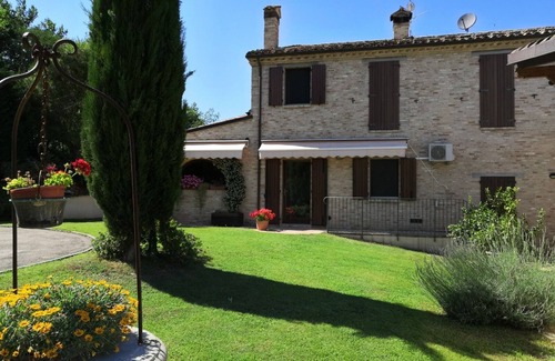 Tavullia Villa | Chalet independiente con piscina privada en las verdes colinas de las Marcas