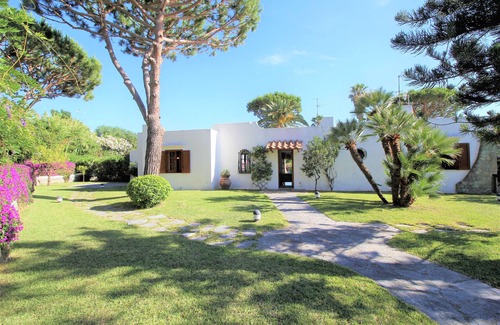 Forio Villa | Casa con piscina y jardín de más de 1000 metros cuadrados