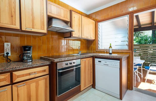 Cala San Vicente Chalet De Esquí | Villa con piscina privada a 450 metros de la playa y al pie de la montaña
