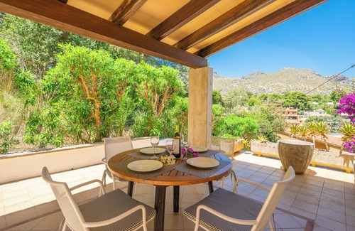 Cala San Vicente Chalet De Esquí | Villa con piscina privada a 450 metros de la playa y al pie de la montaña