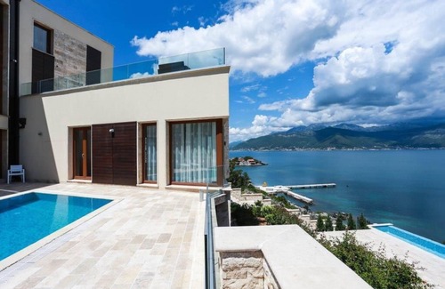 Radovici Casa | Villa with private beach first line