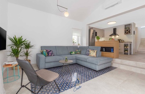 Tar-Vabriga Villa | Villa con piscina privada de agua salada con hidromasaje cerca de la playa