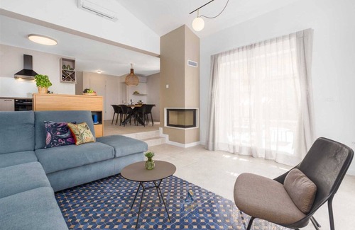 Tar-Vabriga Villa | Villa con piscina privada de agua salada con hidromasaje cerca de la playa