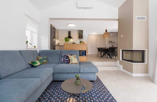 Tar-Vabriga Villa | Villa con piscina privada de agua salada con hidromasaje cerca de la playa