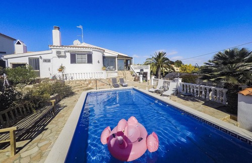 L'Ampolla Chalet De Esquí | Chalet con piscina privada y vistas al mar
