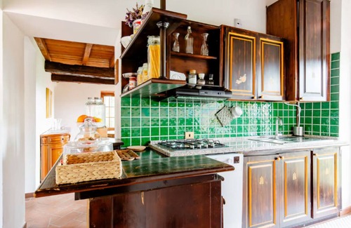 Montecalvo Versiggia Otro | Villa entre viñedos con piscina – Ideal para familias y amantes del vino