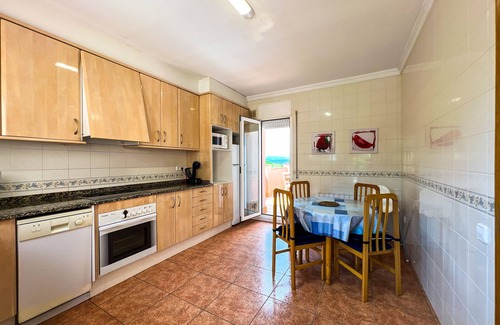 Tordera Chalet De Esquí | Villa con piscina privada, wifi, barbacoa, zona de comedor exterior. capacidad 9 pax. Vivalidays Gala.