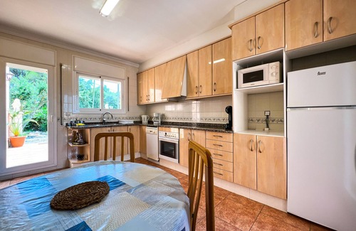 Tordera Chalet De Esquí | Villa con piscina privada, wifi, barbacoa, zona de comedor exterior. capacidad 9 pax. Vivalidays Gala.