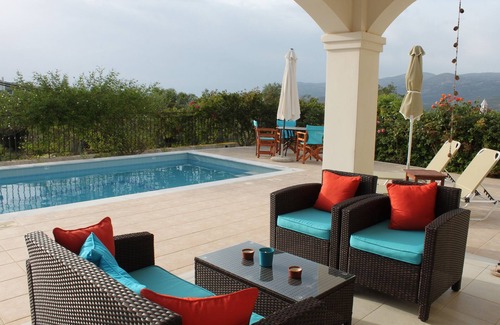 Lakithra Villa | Villa con piscina privada, vistas impresionantes de mar y montaña