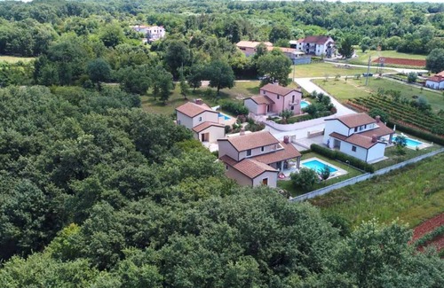 Mofardini Villa | Casa vacacional con piscina privada y ducha exterior