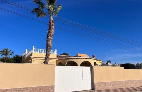 El Chaparral Chalet De Esquí | Villa with Private Pool in El Chaparral