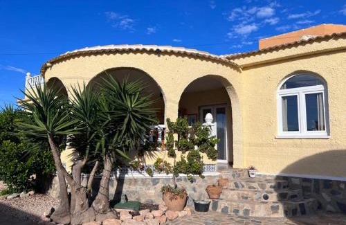 El Chaparral Chalet De Esquí | Villa with Private Pool in El Chaparral