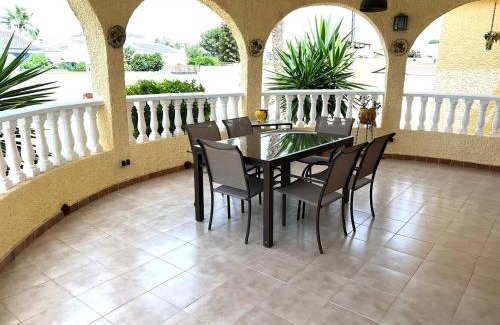 El Chaparral Chalet De Esquí | Villa with Private Pool in El Chaparral