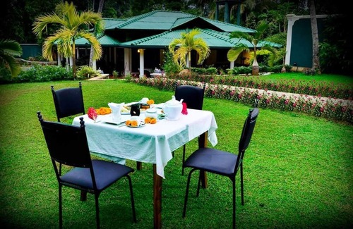 Digana Villa | villa with private swimming pool