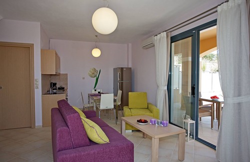 Adelianos Kampos Villa | Villa con vistas al mar, desayuno incluido, 800 metros de la playa de arena, área de juegos