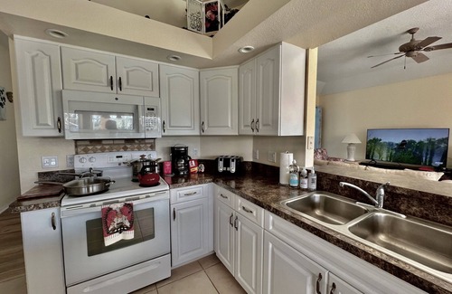 Broadmoor Villa | Villa with swimming pool & spa - Poolside Grill, Family-friendly, Water-view