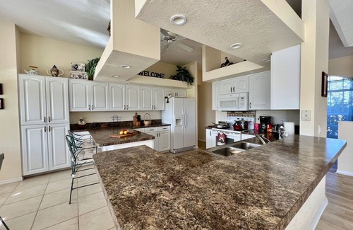 Broadmoor Villa | Villa with swimming pool & spa - Poolside Grill, Family-friendly, Water-view