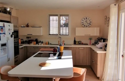 Eyragues Casa | VILLA WITH SWIMMING POOL NEAR THE VILLAGE CENTER