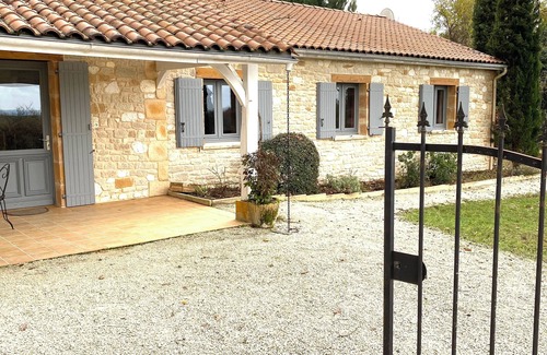 Tamnies Casa | VILLA CON PISCINA EN PERIGORD NEGRO CON VISTA A LA CAMPAÑA SARLADAISE