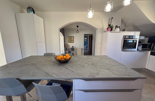 Poulx Casa | Villa with swimming pool, pool house, air conditioning