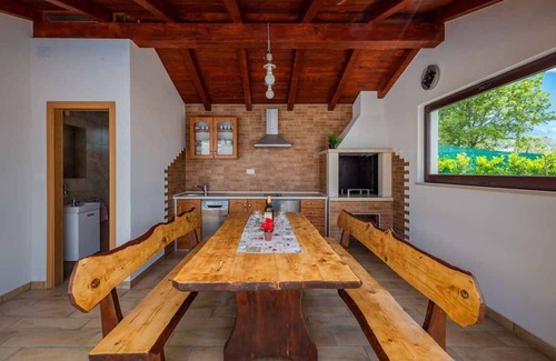 Lindar Villa | Casa vacacional con piscina y jardín cocina
