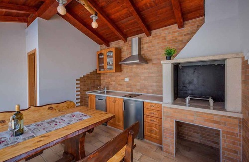 Lindar Villa | Casa vacacional con piscina y jardín cocina