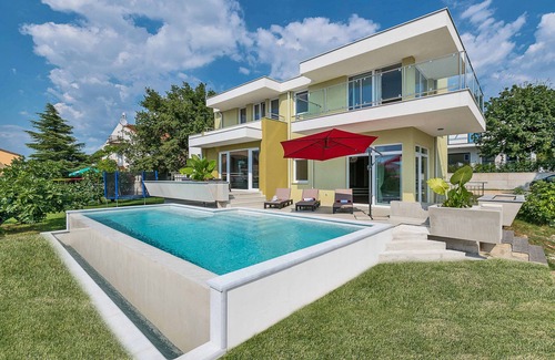 Peroj Casa | Villa con piscina, espectacular vista al mar, a 500 m del mar, UBICACIÓN SUPERIOR, WiFi, parrilla