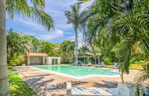 Puntarenas Apartamento | Villa con terraza, piscina compartida y jardines comunitarios - a pie de playa!