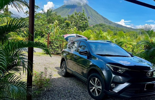 Aguas termales de Arenal Villa | Villa with the best Arenal Volcano Views: 4 Guests, Nature & Small Kitchen