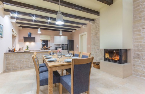 Drnis Villa | Villa con el mejor equipamiento y hermosa.