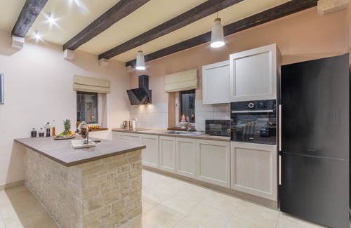 Drnis Villa | Villa con el mejor equipamiento y hermosa.