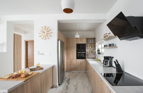 Udbina Casa | Villa con dos piscinas.