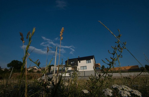 Udbina Casa | Villa con dos piscinas.